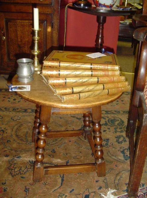 Small Oak Occassional Table.